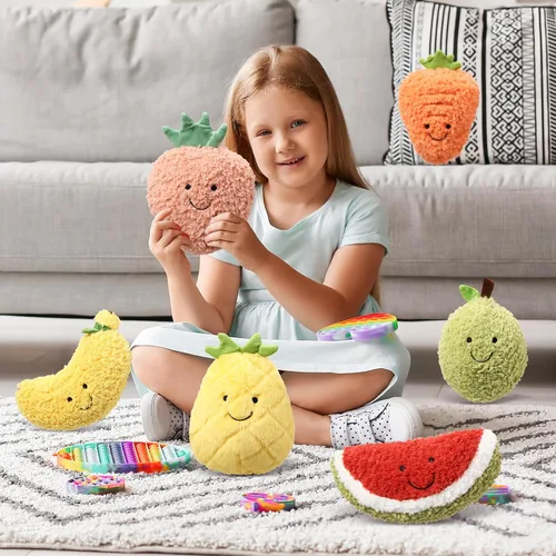 Vista 6 de Simgoing 8 piezas de almohada de peluche de fruta de 8 pulgadas, aguacate, plátano, sandía, melocotón, fresa, mango, zanahoria, piña, juguete