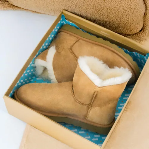 Vista 4 de WaySoft Botas de invierno de piel de oveja auténtica de Australia para mujer, botas clásicas resistentes al agua de oveja para mujer