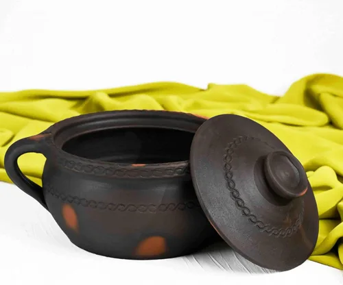 Vista 7 de Olla de cocina primitiva oscura flameada de viento alto con asas, grabada a mano, hecha de arcilla de fuego: diseño compacto para estufa y fuego