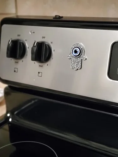 Vista 7 de LUCKBOOSTIUM Hamsa - Dije de mano con imán contra el mal de ojo, llavero para nevera, oficina y cocina, accesorio de buena suerte y bendición, plata