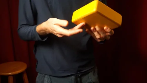 Vista 7 de El Kandu Clever Shaker es el primer tambor agitador con dos sonidos distintivos: un lado como una clave, el otro más como un bongo (azul)