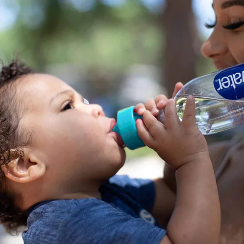 Vista 4 de Refresh-a-Baby Adaptador de boquilla superior reutilizable para botella, reutilizable, convierte fácilmente cualquier botella en un sorbo a prueba