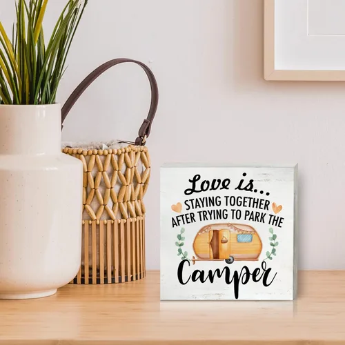 Vista 5 de Cartel de madera con texto en inglés "Love is Staying Togething", caja de madera con texto en inglés "Love is Staying Togething