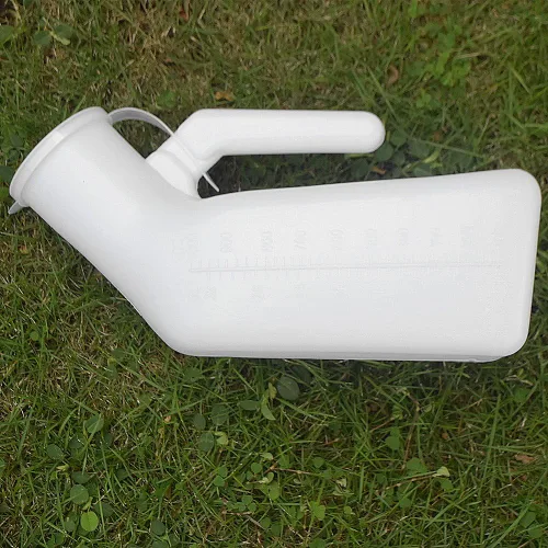 Vista 3 de Botella de orina masculina gruesa y firme con tapa de 32 oz./33.8 fl oz (blanco) paquete de 2