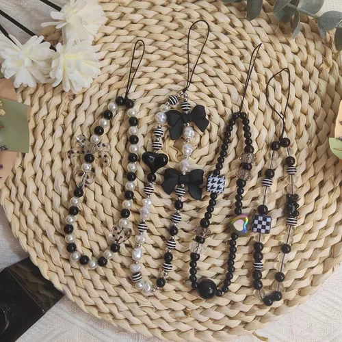 Vista 2 de cioatu 4 Piezas de Lindos Abalorios para Teléfono, Correa de Teléfono con Cuentas Estética Y2K, Llavero para Celular, Lindo Oso Mariposa Corazón