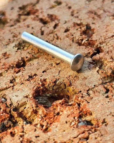 Vista 4 de Remaches de aluminio macizo con cabeza de brasero M5*0.236 in, paquete de 200