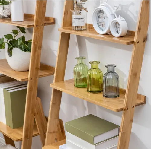 Vista 5 de Maydear Estantería de bambú con escalera, estantería inclinada de 4 niveles, estantes de almacenamiento para sala de estar, dormitorio, cocina