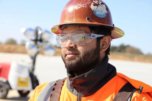 Vista 6 de MCR Safety OG110AF lentes de policarbonato de seguridad antiniebla con patas negras.