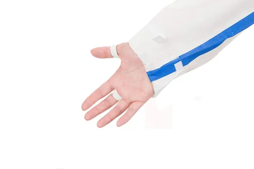 Vista 5 de ViroGuard 2 overoles resistentes de protección contra riesgos biológicos (blanco) con botas adjuntas y muñeca elástica con trabillas para el pulgar