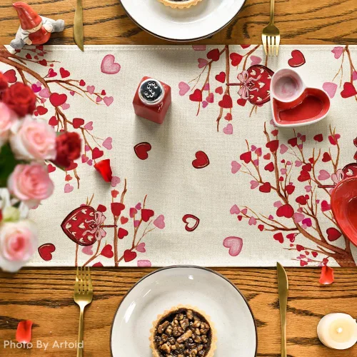 Vista 7 de Artoid Mode Camino de mesa para el día de San Valentín, diseño de corazón a rayas, decoración de mesa de comedor para decoración de fiesta