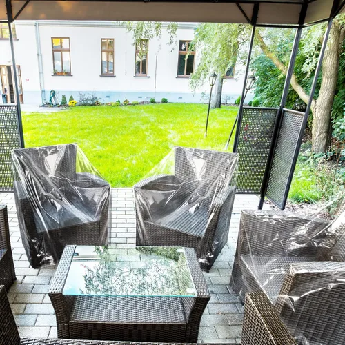 Vista 6 de Tudomro 4 fundas para sillas de plástico para exteriores, impermeables para sillón, transparentes, a prueba de polvo, funda de sofá de plástico