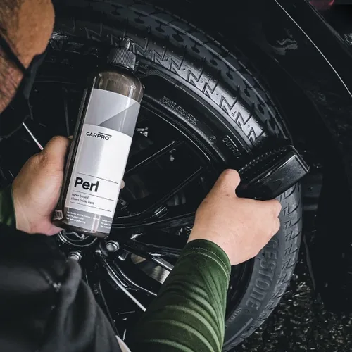 Vista 7 de CarPro PERL Líquido protector para plástico y goma, de 500 ml.