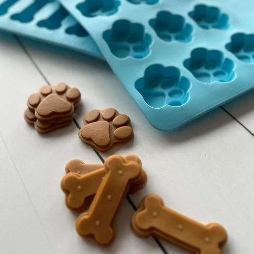 Vista 6 de R&M - Molde de huellas para perros, golosinas para mascotas, dulces, chocolate y cera. Antiadherente y apto para lavavajillas.