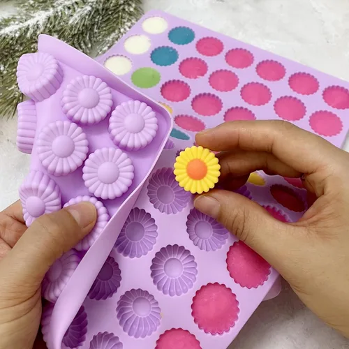 Vista 2 de Moldes de silicona de chocolate con forma de margarita, moldes de caramelo de goma para decoraciones de pastel, molde de silicona para fondant