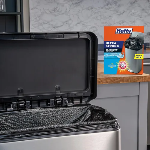 Vista 2 de Hefty Bolsas de basura ultra fuertes de 13 galones, bolsas de basura negras altas para cocina de 13 galones, cierre con cordón resistente a roturas