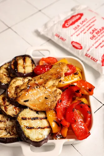 Vista 3 de Amorcito Corazón - Sal marina gruesa, sal natural de México - 24.69 oz (paquete de 2)