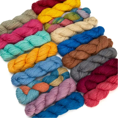 Vista 5 de 100% lana de alpaca bebé 100g madeja de peso voluminoso teñida a mano hecha en Perú - Celestialmente suave y perfecta para tejer y hacer ganchillo