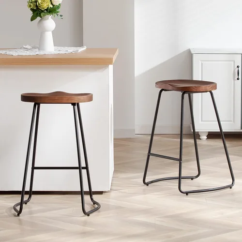 Vista 51 de HeuGah Juego de 4 taburetes de bar con asiento de silla de montar con patas de metal, taburetes rústicos de altura de mostrador sin respaldo