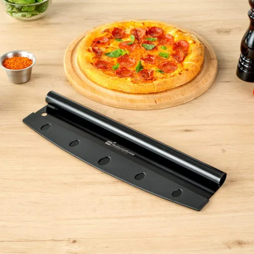 Vista 4 de Restaurantware Met Lux - Cuchillo de pizza de 13.8 x 3.5 pulgadas, 1 hoja de balancín de pizza duradera, mango redondeado lavable en lavavajillas
