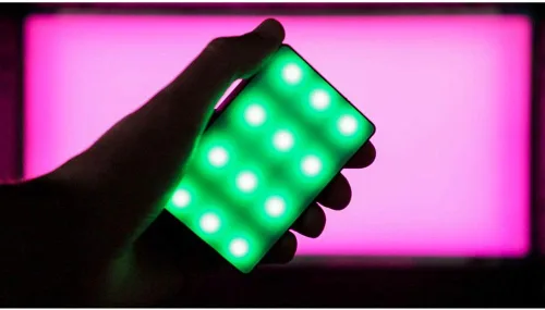 Vista 2 de Mini luz Aputure Amaran MC RGBWW de video para cámara, 3,200-6,500 K, CRI/TLCI 96+, modo HSI, soporte magnético para atracción, aplicación con USB-C