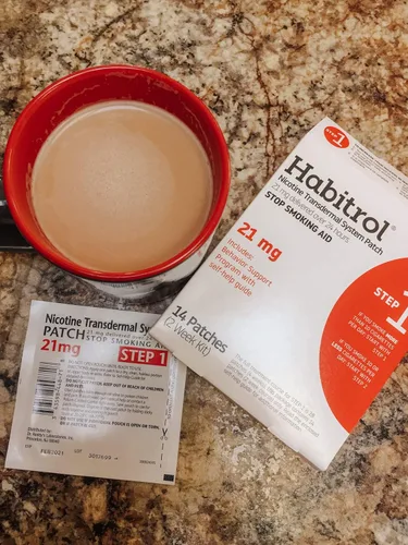 Vista 4 de Auxilio para dejar de fumar por sistema de nicotina transdérmica de Habitrol, Rojo, 1, 1