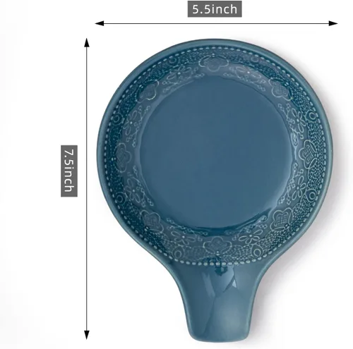 Vista 4 de Bandeja de utensilios de encaje en relieve, soporte de cuchara de cerámica, 5.5 pulgadas de diámetro (azul grisáceo)
