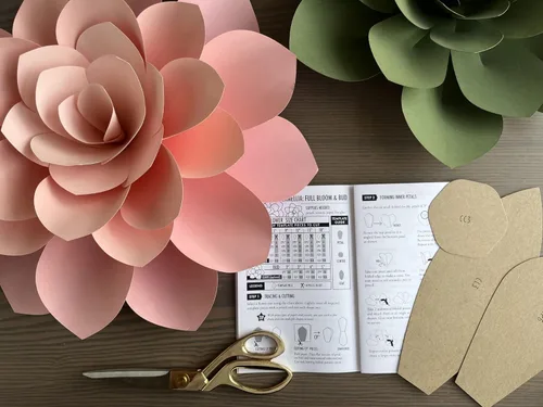 Vista 2 de Camelia de papel + magnolia + plantilla para suculentas, plantillas de hojas de 2 a 18 pulgadas y libro de instrucciones incluido