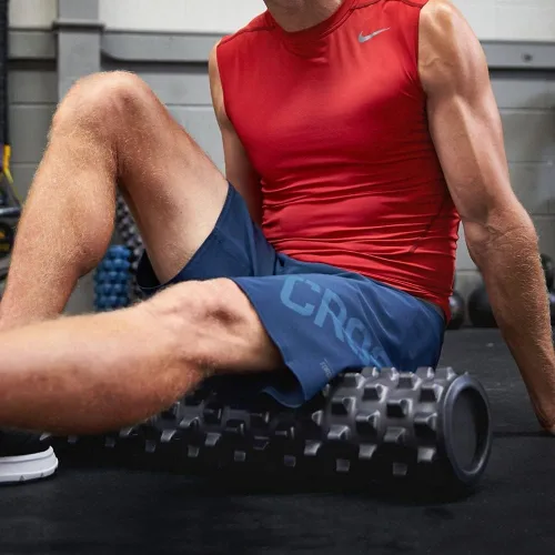 Vista 7 de RumbleRoller - Rodillo de espuma muscular con textura extra firme que manipula tejidos blandos como un terapeuta de masaje (negro, compacto)