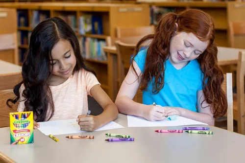 Vista 5 de Crayola Crayones a granel (paquete de 24), suministros para libros para colorear, crayones preafilados para niños, rellenos para calcetines