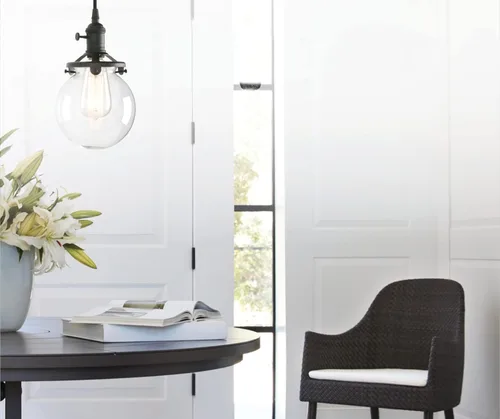 Vista 4 de PERMO Moderno accesorio de iluminación colgante con globo de vidrio transparente redondo de 5.9 pulgadas, pantalla soplada a mano, lámpara