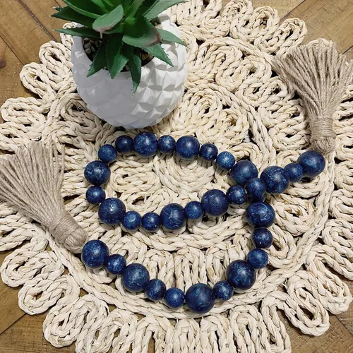 Vista 2 de Guirnalda de Cuentas Decorativas de Madera Artesanal Estilo Granja, Cuentas de Madera Boho para Bandeja de Mesa con Borla, Pequeña Decoración Azul