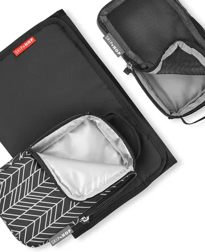 Vista 3 de Skip Hop Mochila Bolsa de Pañales: Forma, Bolsa de viaje para bebé multifunción con cambiador y accesorio para cochecito, negro azabache