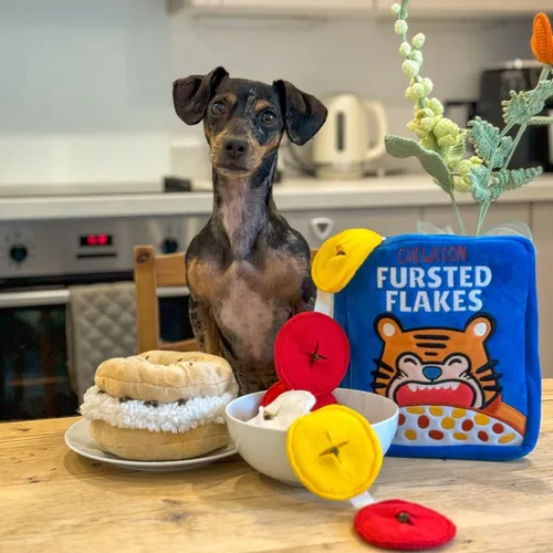 Vista 6 de CHEWFFON Juguetes de peluche para perros con sonido, juguete interactivo en forma de bagel para cachorros, lindo rompecabezas para perros