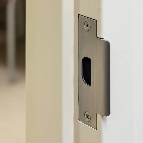 Vista 9 de Master Lock Paquete de palanca comercial y cerrojo de alta resistencia de grado 2 en cromo cepillado, entrada con llave con tope de tope, paso