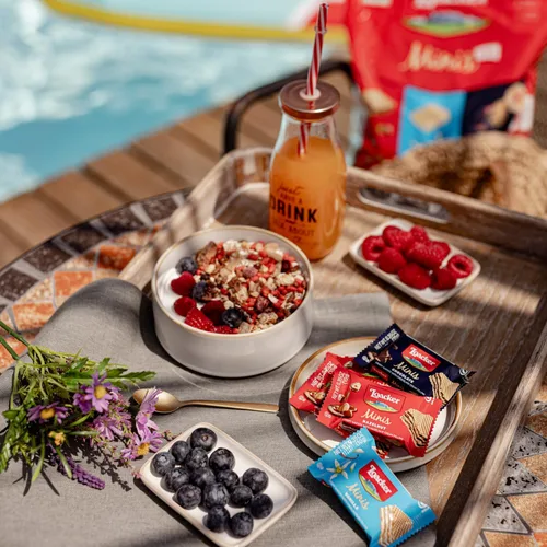 Vista 8 de Loacker Minis galletas de oblea envueltas individualmente, paquete variado con 40 unidades envueltas individualmente, relleno de crema de avellana