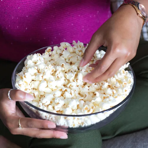 Vista 5 de Cousin Willie's Bolsas de palomitas de maíz para microondas, cheddar blanco (6 bolsas), cajas de palomitas de maíz gourmet para fiestas, palomitas