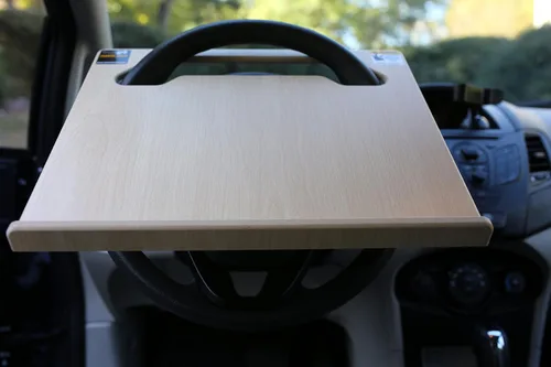 Vista 2 de El escritorio con volante mide 15 x 13 1/8 pulgadas. Este compacto Wheeldesk proporciona una superficie estable para la mayoría de laptops