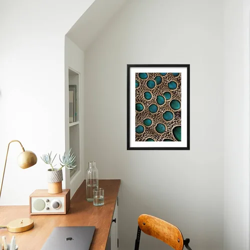 Vista 3 de ART.COM Darrell Gulin - Póster enmarcado para pared, plumas de pavo real malayo con círculos azules por Darrell Gulin, decoración de animales, 12 x