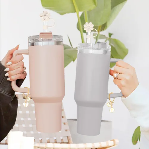 Vista 7 de 2 tapas de popote de silicona para copa Stanley de 30 y 40 onzas, 2 piezas de dije de letra inicial con nombre de identificación, accesorios