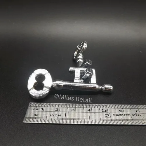 Vista 5 de MilesMagic Rompecabezas de llave de molde de mago Llaves de enclavamiento de metal que vincula el truco de magia de desvinculación