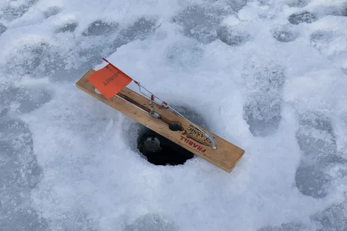 Vista 2 de Frabill Tip-Ups de Pesca en Hielo