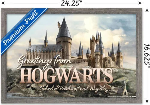 Vista 3 de Trends International The Wizarding World: Harry Potter - Póster de pared con texto en inglés «Greetings From Hogwarts», 22.4 pulgadas de largo x