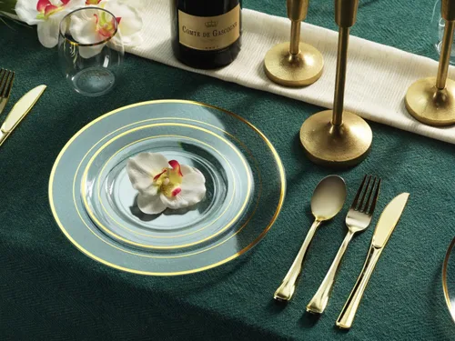 Vista 4 de Juego de vajilla dorada de 125 piezas, 50 platos de plástico transparente con borde dorado, 25 platos de cena, 25 platos de postre, 25 cuchillos, 25