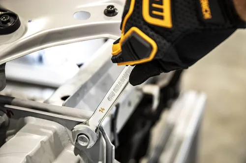 Vista 4 de GEARWRENCH Llave combinada de trinquete de 12 puntos con arco oscilante de 4 grados de 0.827 in - 86921