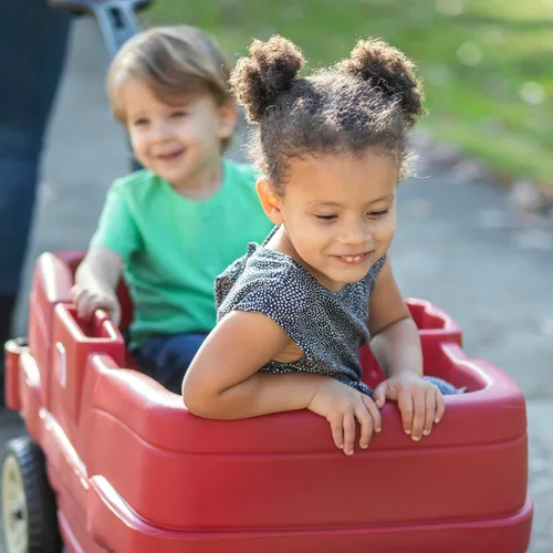 Vista 7 de Step2 Carrito de Vecindario, juguete de montar para niños, sustituto de cochecito, incluye cinturones de seguridad, hecho de plástico duradero
