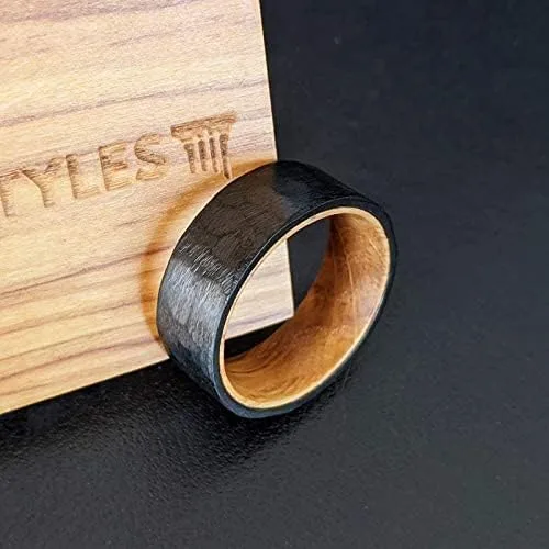 Vista 2 de Titanium Whiskey Barrel Rings for Men Hammered Wedding Band Black Wooden Ring 8mm Unique Whiskey Wood Mens Ring