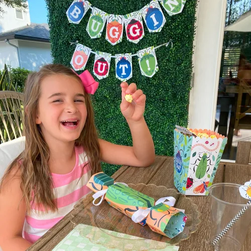 Vista 3 de Big Dot of Happiness Buggin' Out - Cajas de palomitas de maíz para fiesta de cumpleaños de Bugs - Juego de 12