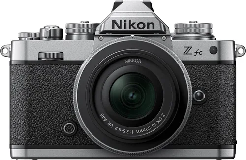 Nikon Z fc con lente zoom gran angular | Cámara retro-inspirada compacta sin espejo para fotos/vídeo con lente zoom 16-50mm | Modelo Nikon USA