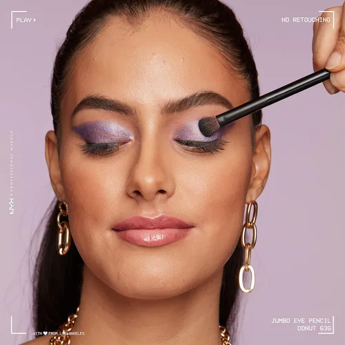 Vista 2 de NYX PROFESSIONAL MAKEUP Lápiz de ojos jumbo, barra de sombra de ojos mezclable y lápiz delineador de ojos - Donut (lila)