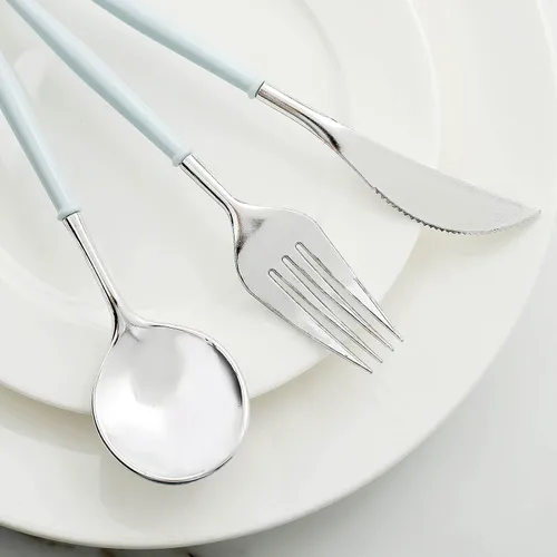 Vista 8 de Cubiertos de plástico Silverwar de plástico plateado con mango azul, cubiertos desechables pesados que incluyen 8 tenedores, 8 cucharas, 8 cuchillos